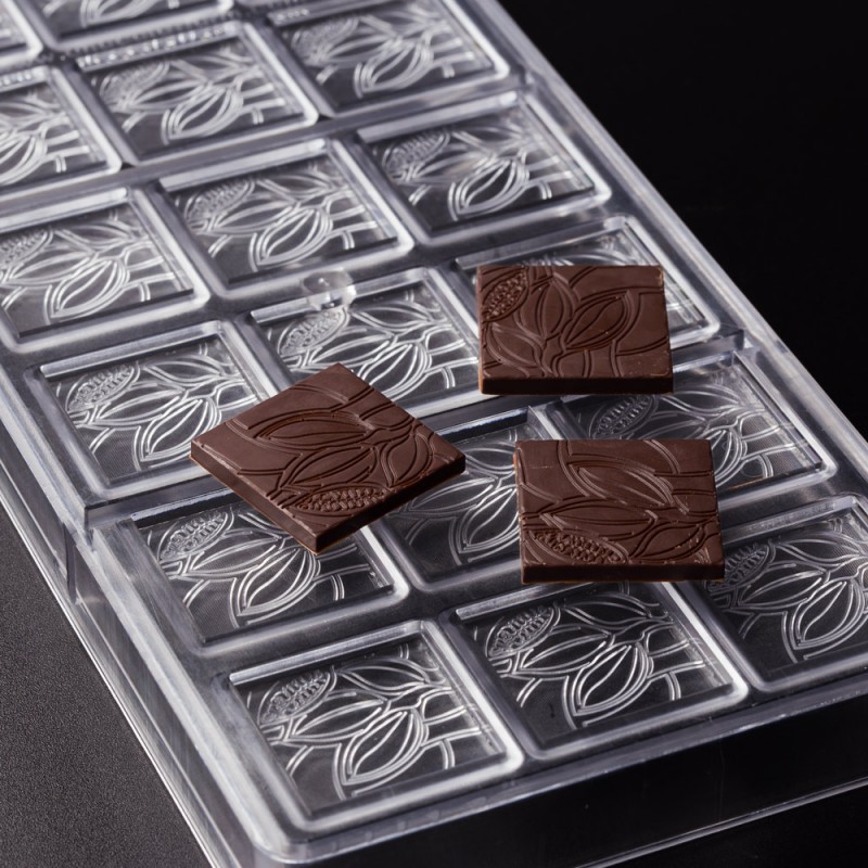 Купить шоколад в новосибирске. Маленькие шоколадки. Маленькие формочки для шоколада. Квадратная форма для шоколада.