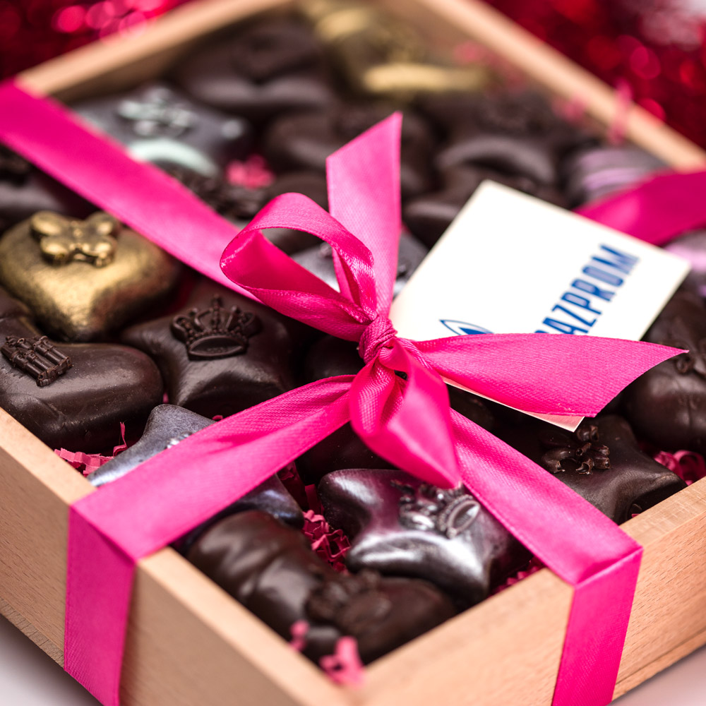 Подарки вкусные есть. Шоколад подарочный. Шоколадные подарки. Шоколад в подарок. Шоколадный набор.